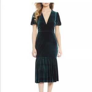 NWT gem-green velvet Gianni Bini midi length dress
